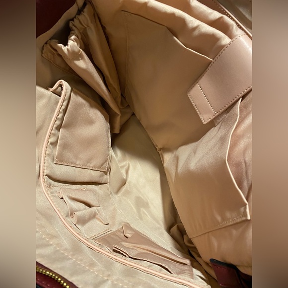 Poppy & Peonies Go Getter Tote Bag in Berry + Matching Tech Case - Both Like New - Picture 7 of 16